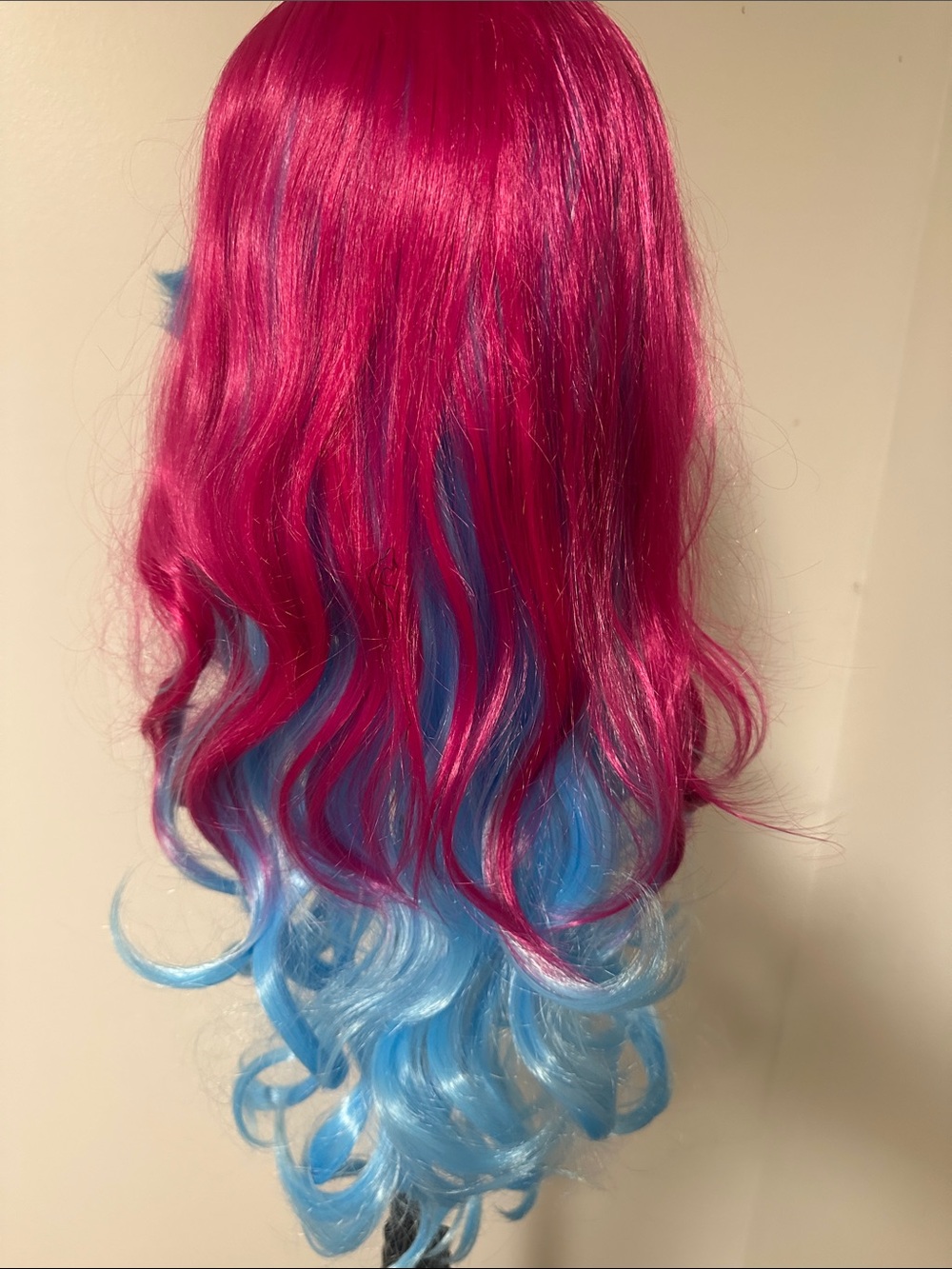 Vibrant Magenta to Sky Blue Long Wavy Synthetic Wig - Picture 5 of 6